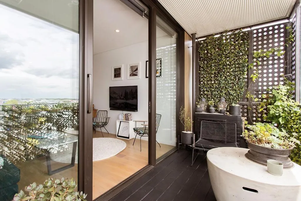 Whow! Unique Quirky Spacious Free Off Street Park Christchurch Apartment