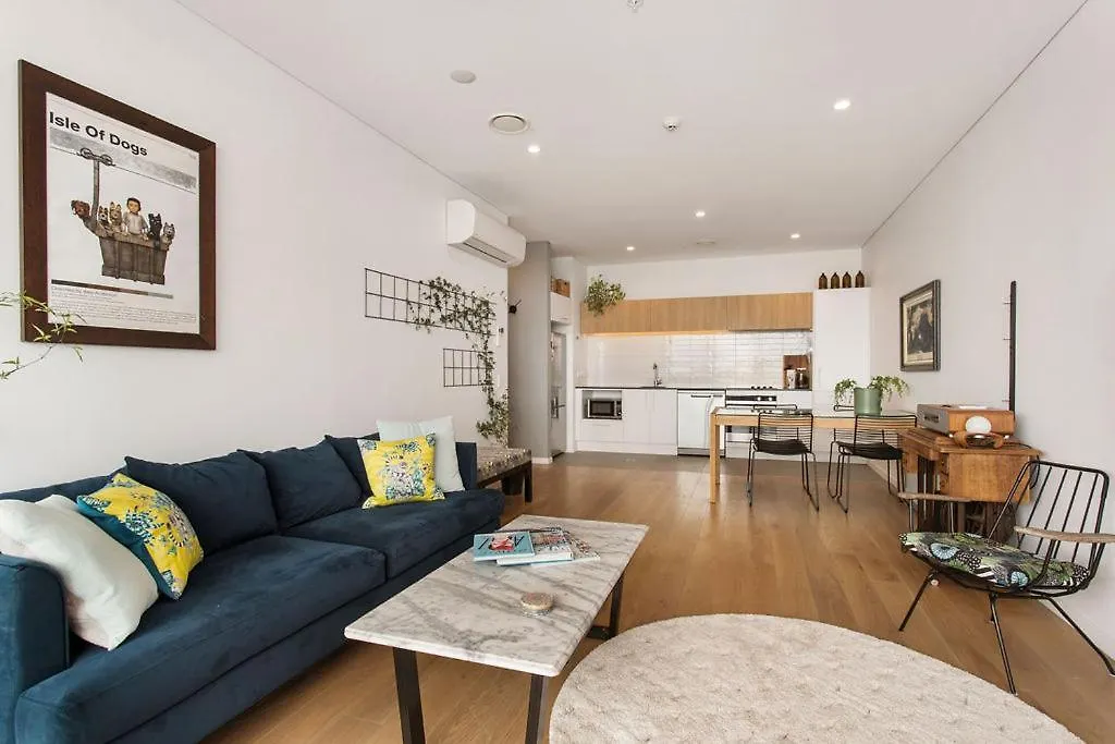 Whow! Unique Quirky Spacious Free Off Street Park Christchurch Apartment